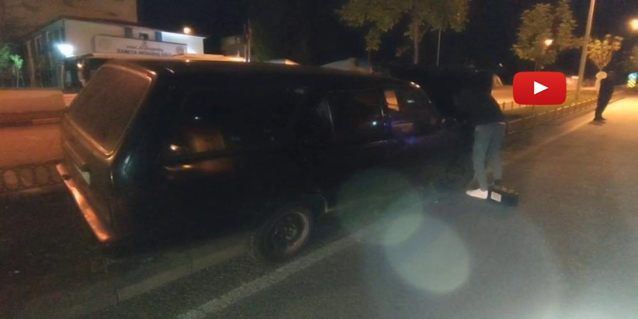 Kontrolden çıkan otomobil refüje çıktı