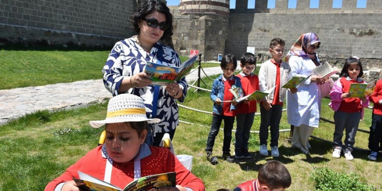 Erzurum kalesinde okuma şenliği