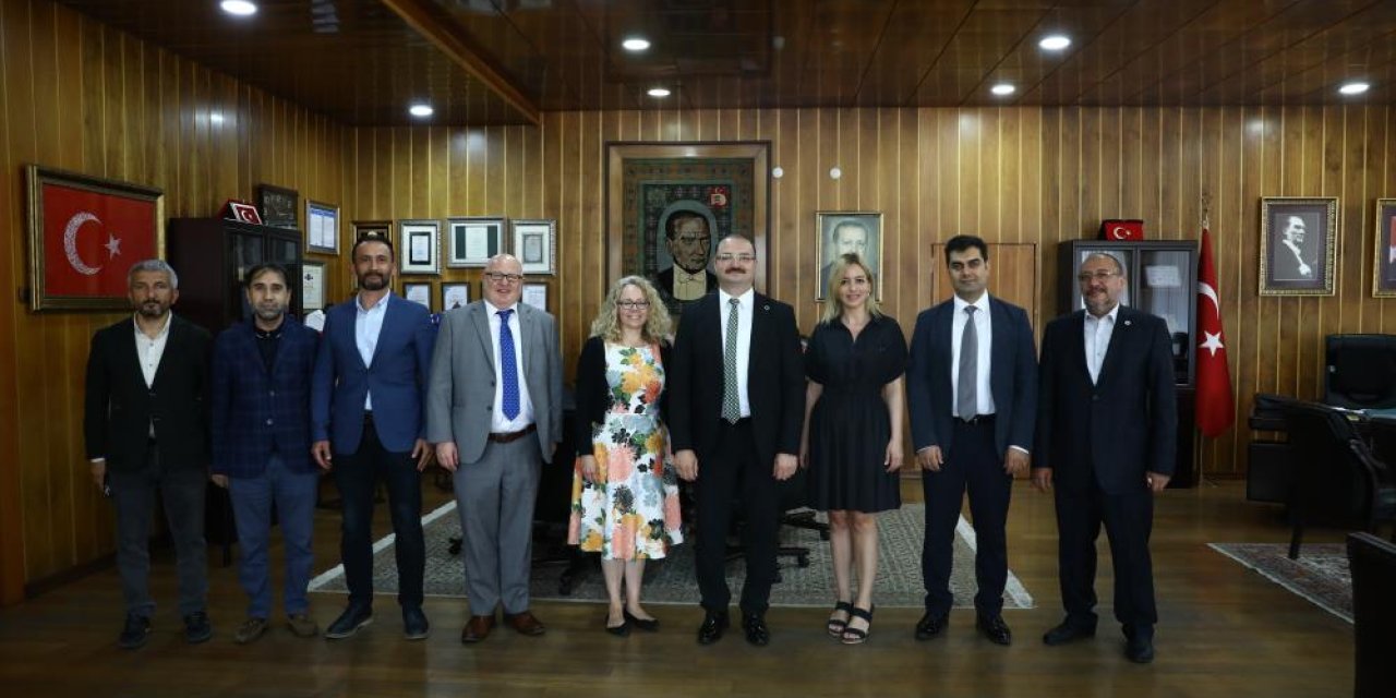 Amerikan dil köşesinin konuğu ABD eğitim ataşesi Silver oldu