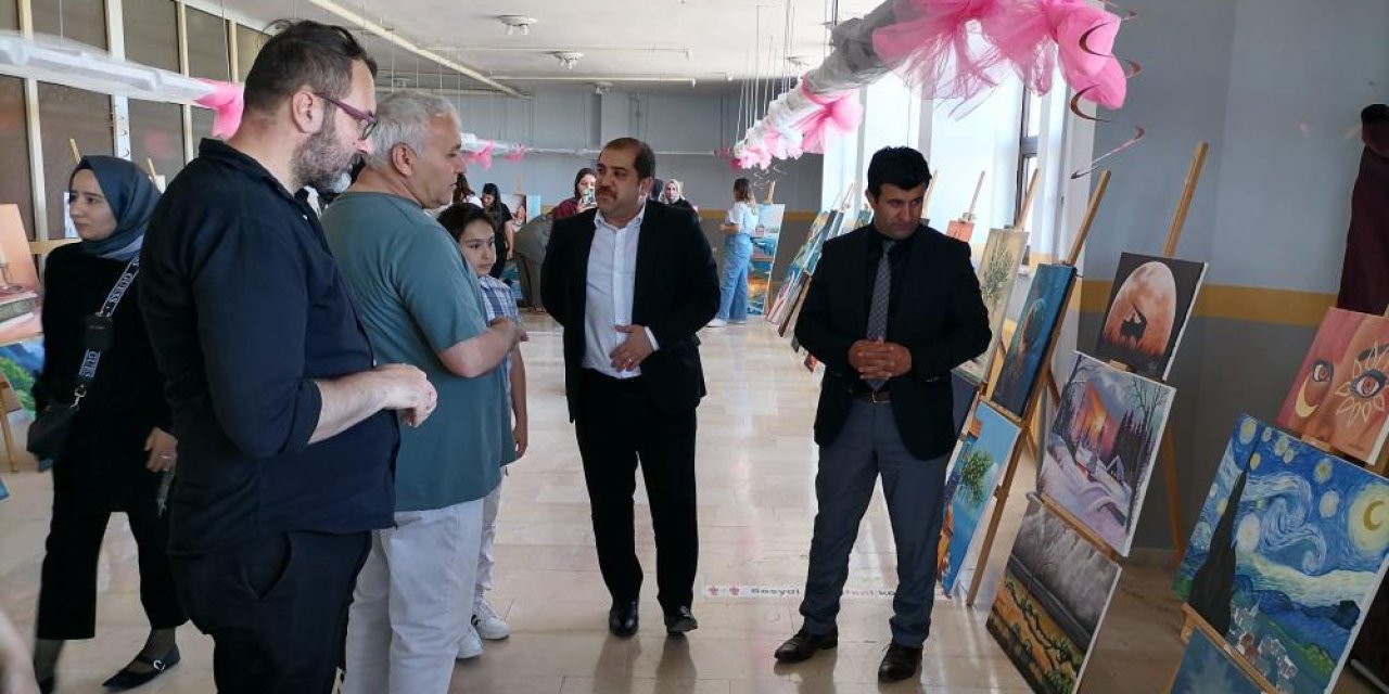 Hınıs’ta bir yıllık emeklerini sergilediler