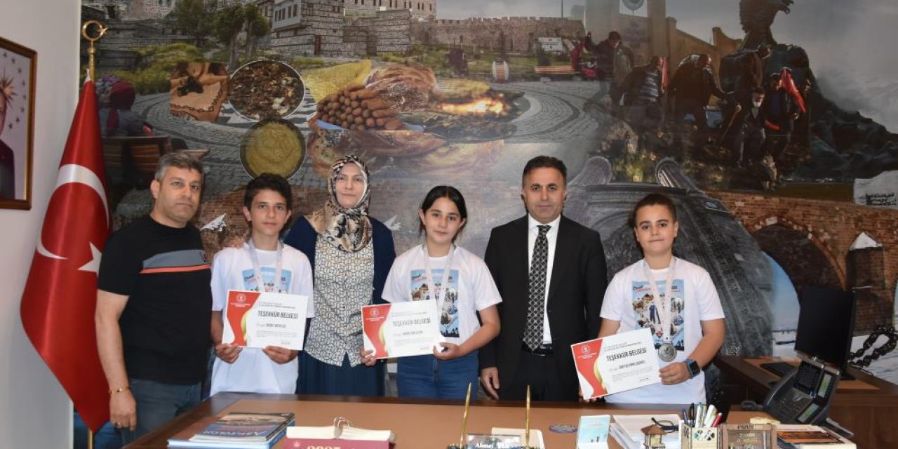 Sabancı Ortaokulu öğrencilerinden TÜBİTAK'ta büyük başarı