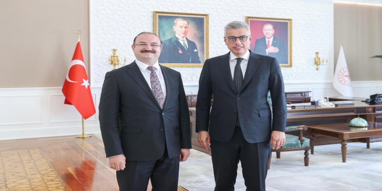 Rektör Hacımüftüoğlu, Sağlık Bakanı Memişoğlu ile görüştü