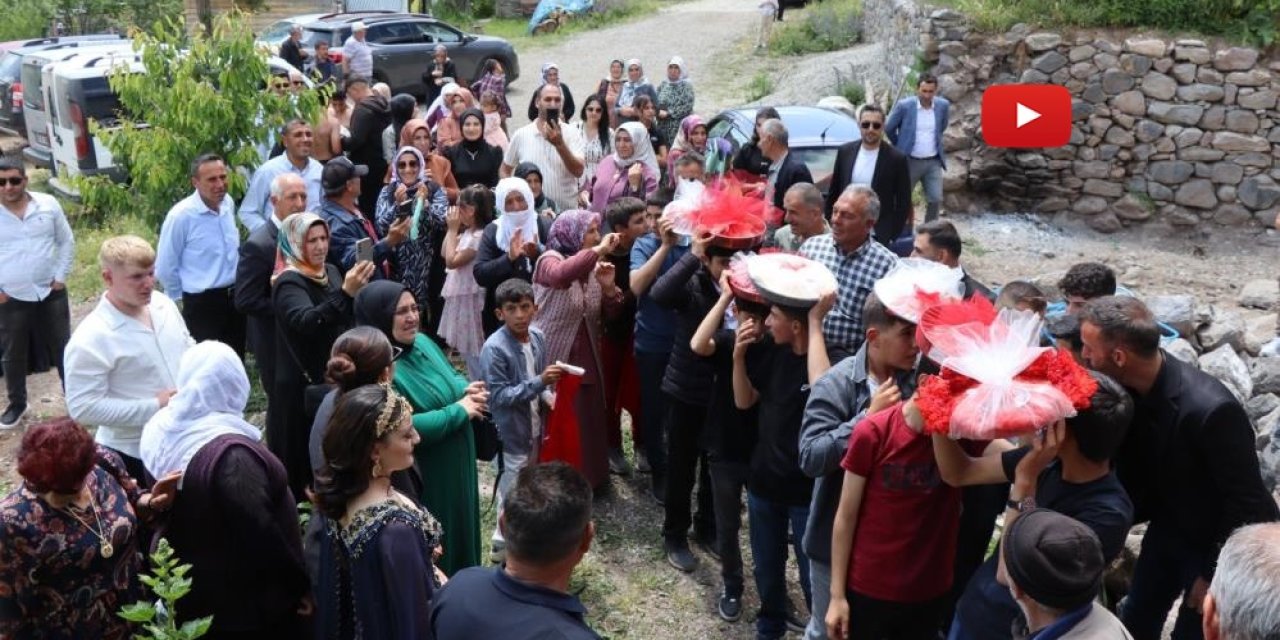Köyde geleneksel düğün coşkusu