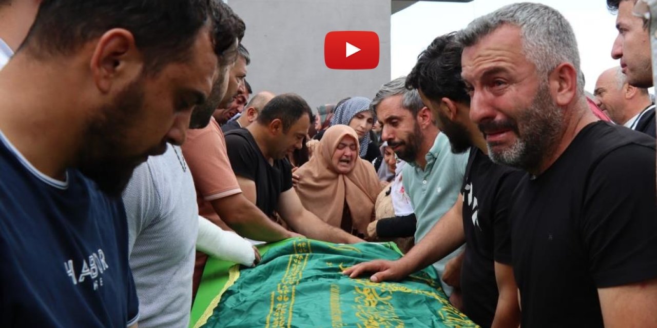 Göçük altına kalarak hayatını kaybeden 3 işçi gözyaşları arasında toprağa verildi.