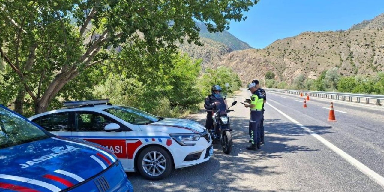 Jandarmadan Erzurum'da bir ayda 18 bin 305 araç kontrolü