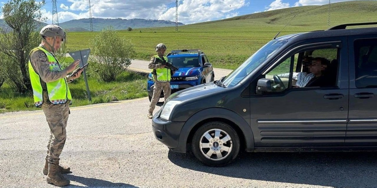 Erzurum’da 26 düzensiz göçmen yakalandı