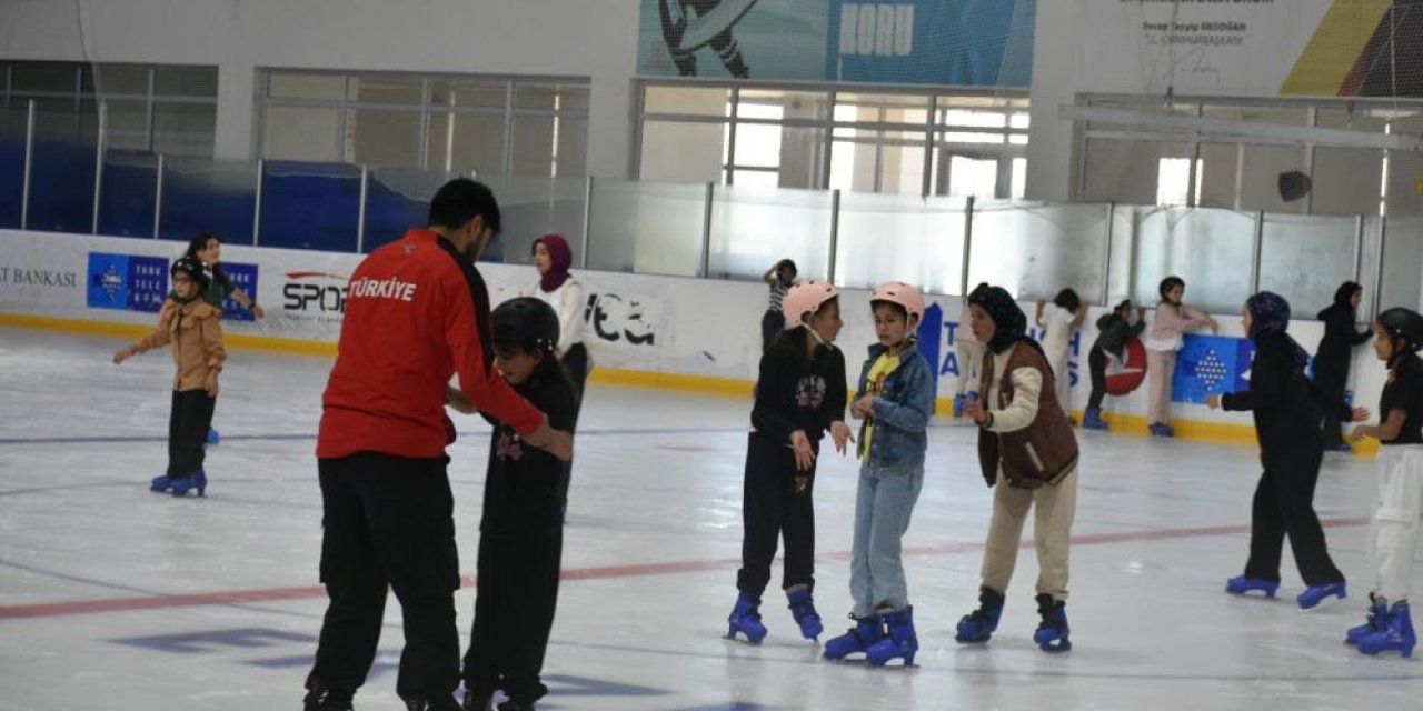 Erzurum GSİM’den Yaz Kur’an Kurslarına buz pateni eğitimi
