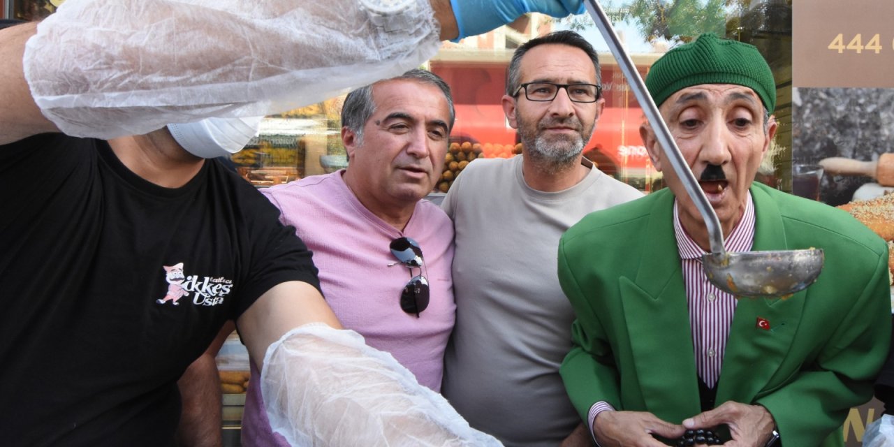 'Tatlıcı Ökkeş' Ustadan 15 Bin Kişiye Aşure İkramı....