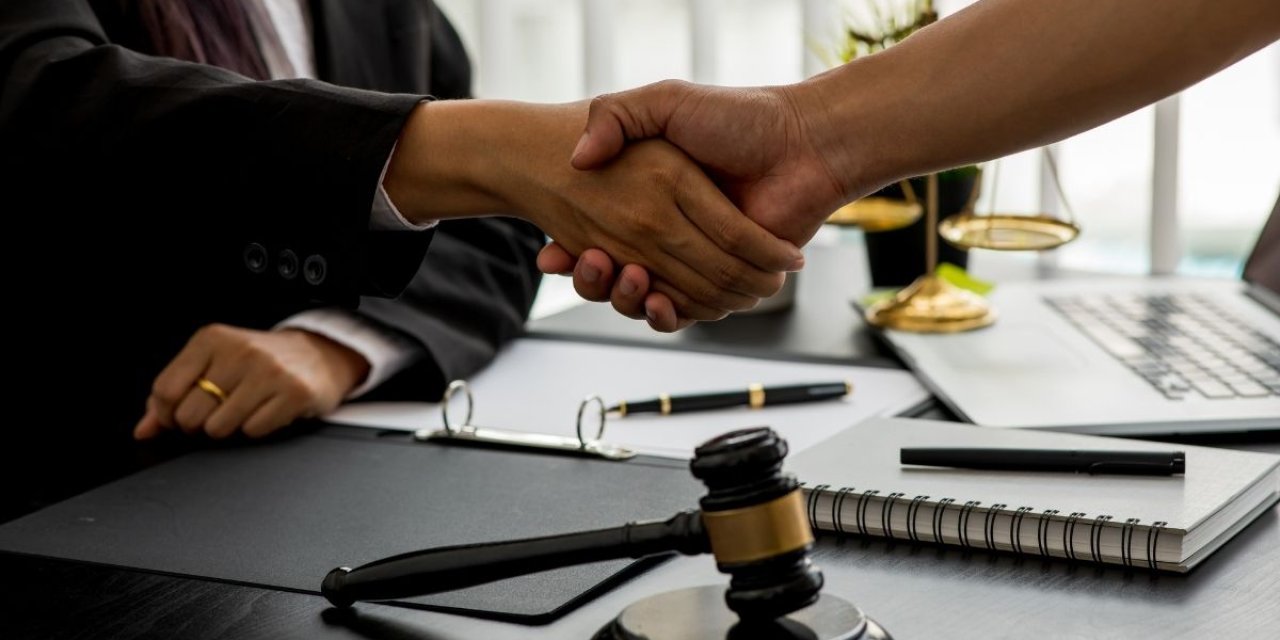 Manevi Tazminat Davası Nedir? Hangi Durumlarda Açılır?