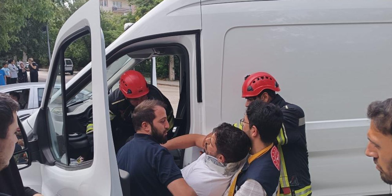 Araçta fenalaşan vatandaş kurtarıldı