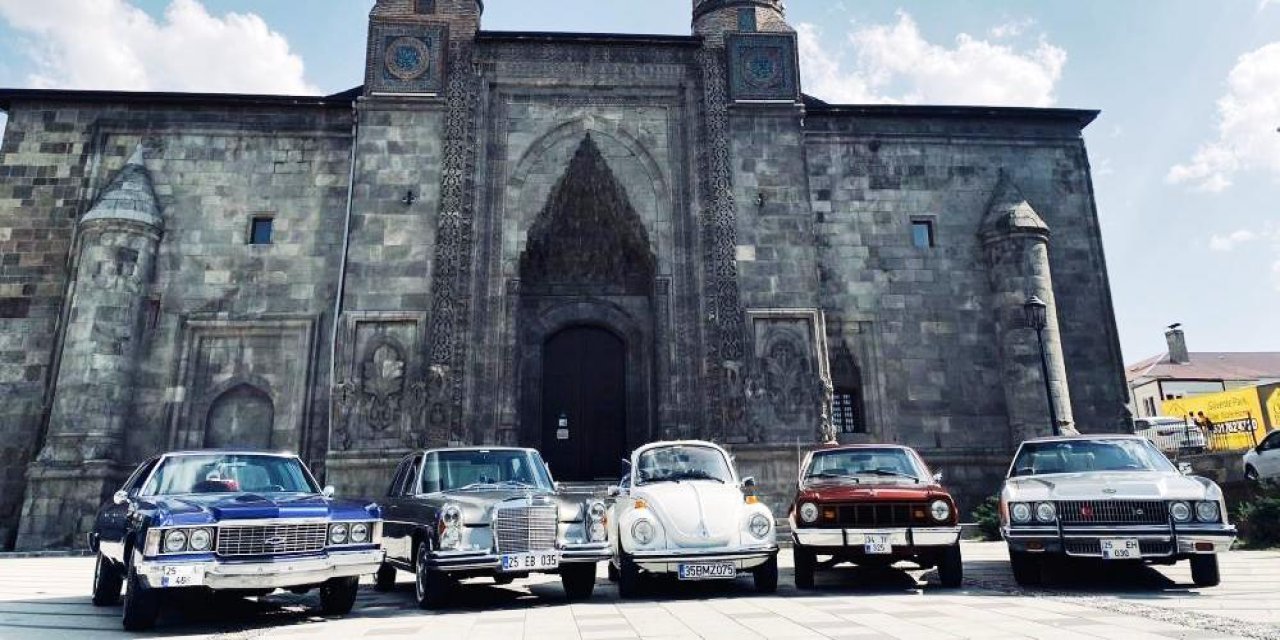 Klasik otomobil tutkunları Erzurum'da buluşuyor