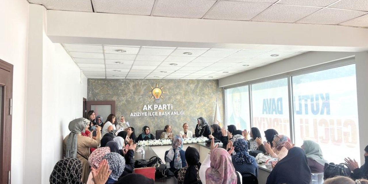 AK Parti Aziziye ilçe kadın kolları teşkilat toplantısı yapıldı