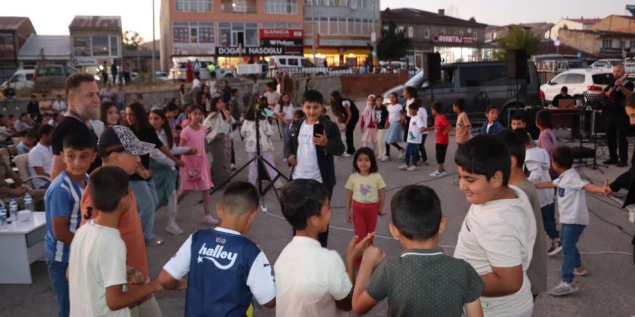 Karayazı’da gezici sinema ve açık hava konseri etkinliği
