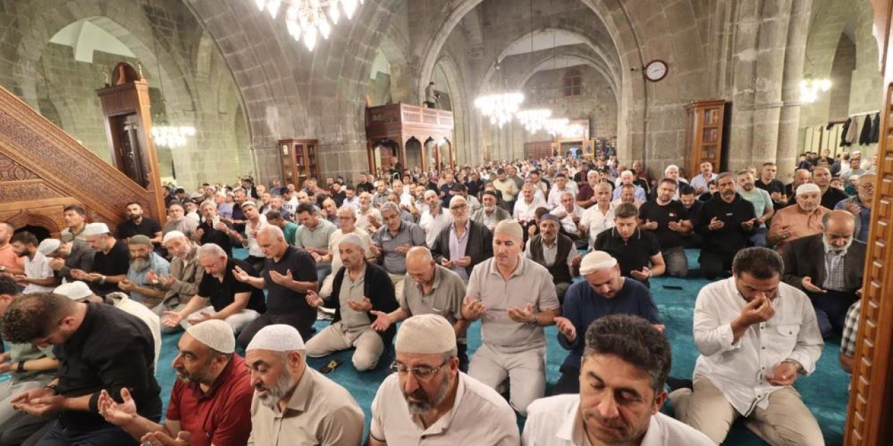 Erzurum’da Mevlid Kandili coşkusu yaşandı