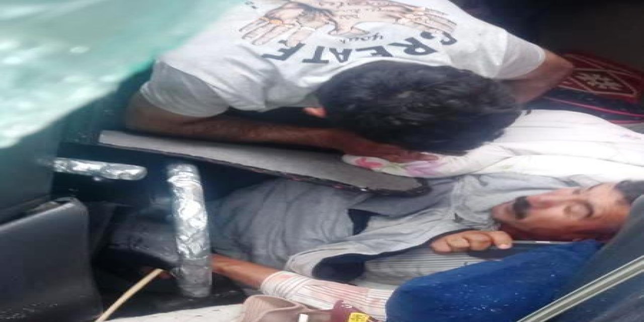 İspir’de koyun yüklü tır devrildi: Can pazarı yaşandı