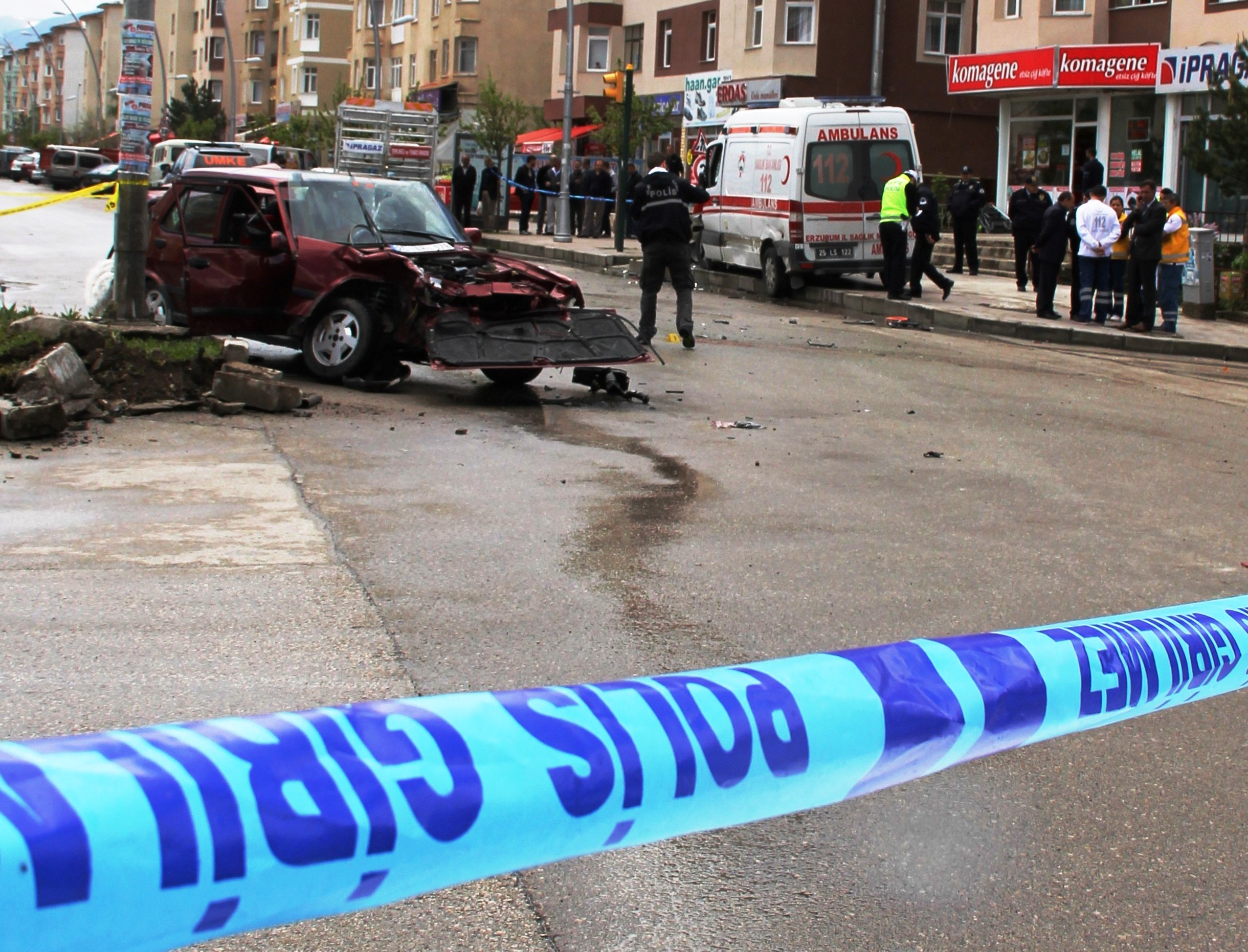 Erzurum'da Otomobil, Ambulansla Çarpıştı: 4 Yaralı Var