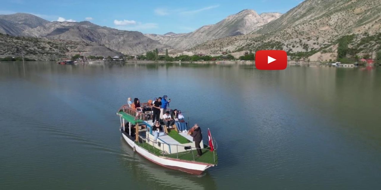 Tortum Gölü'nde Karadeniz ezgileri yankılandı