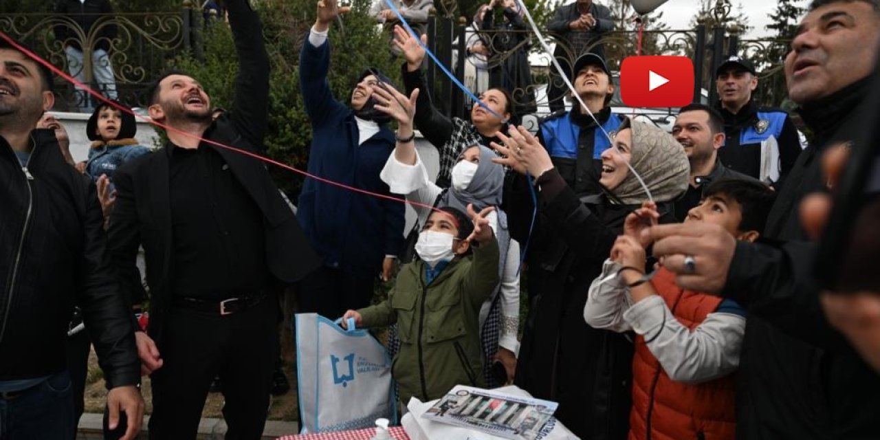 Talha Sıraç polis ağabeyleriyle balon uçurdu