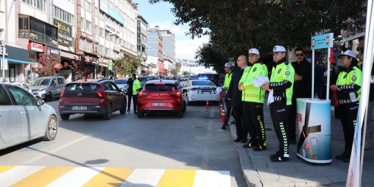Erzurum’da polisten "Önce Yaya" farkındalığı uygulaması