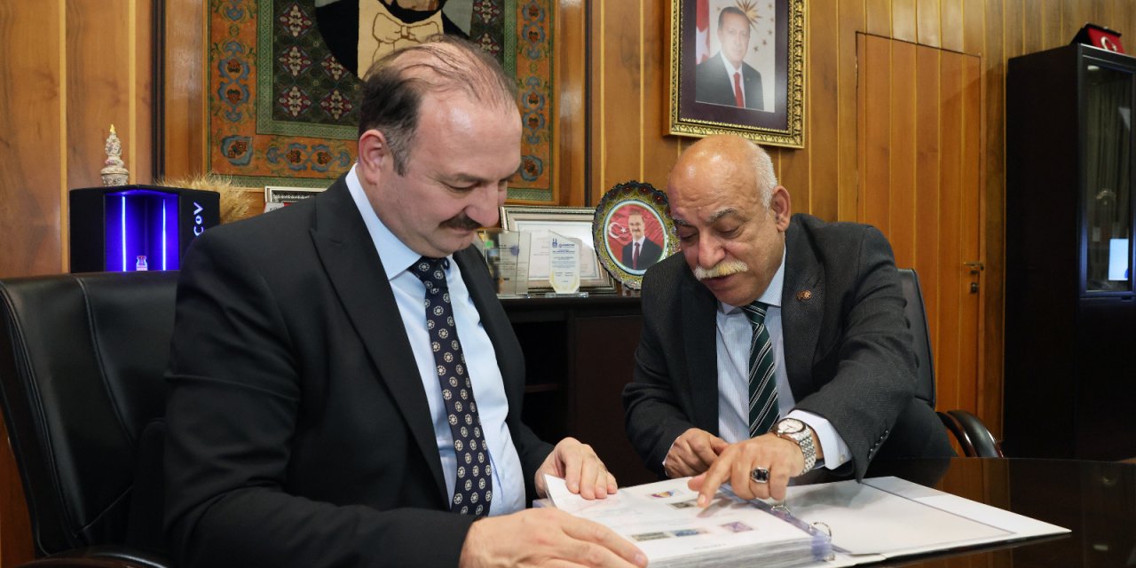 Prof. Dr. Ahmet Nezih Kök’e İstanbul’25 Milli Pul Sergisinden Büyük Gümüş Madalya