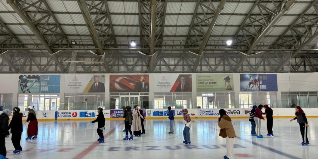 Hem okuyorlar hem buz pateni öğreniyorlar