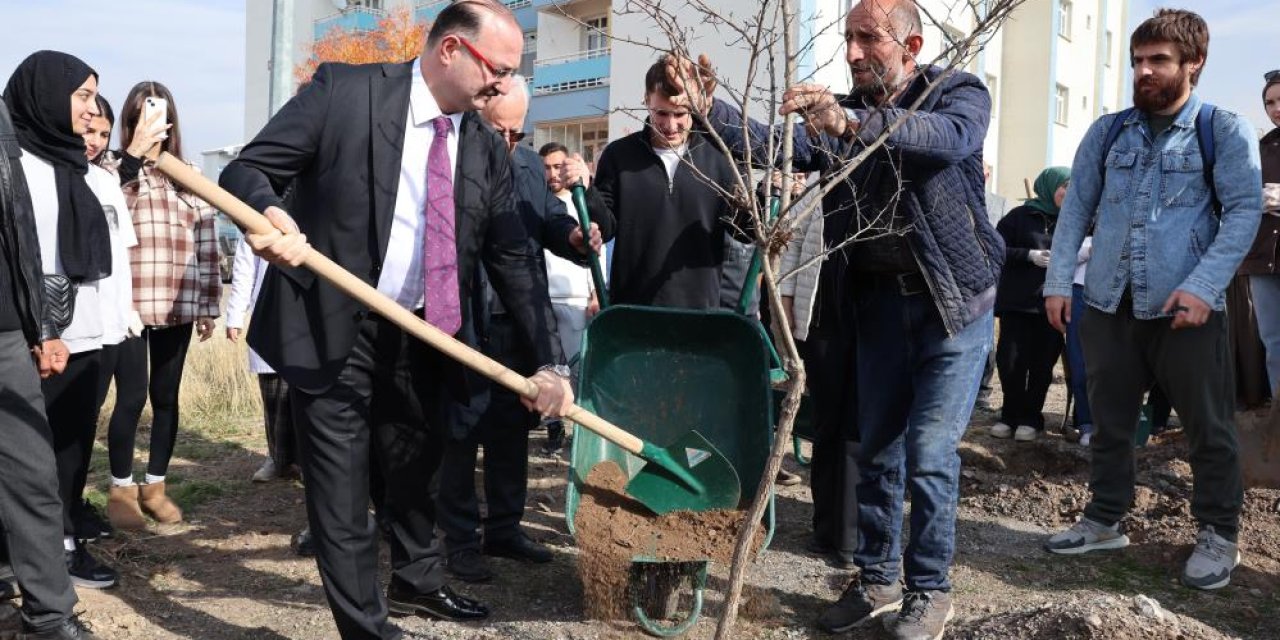 Atatürk Üniversitesinden millî ağaçlandırma gününe destek