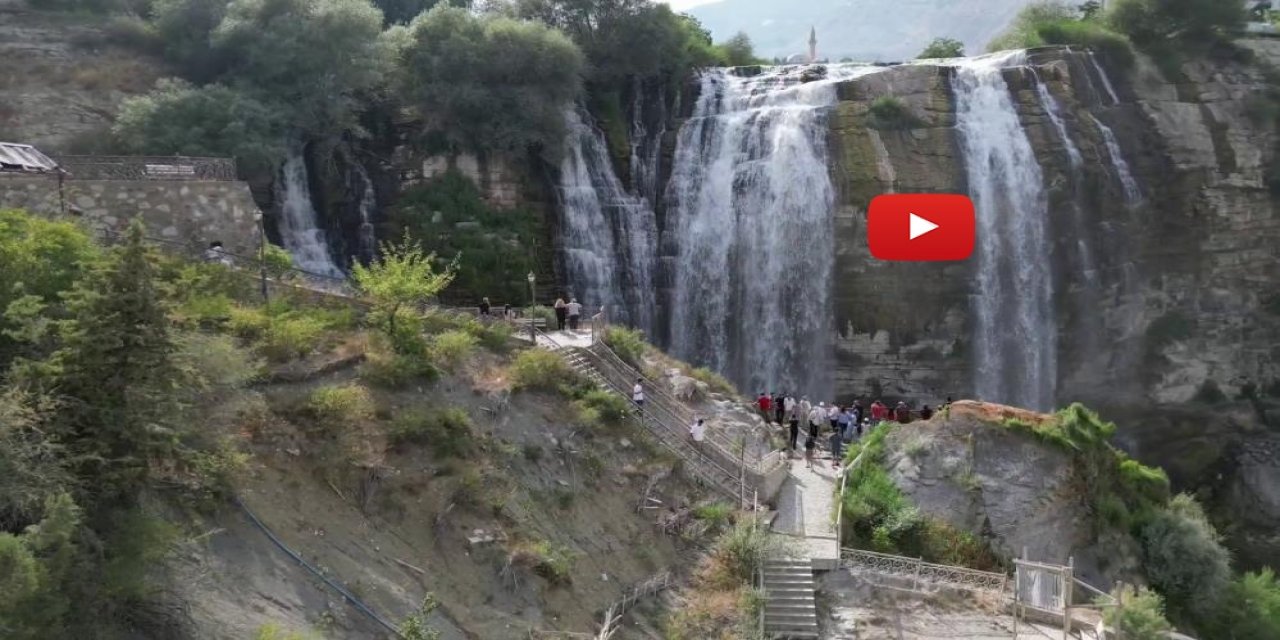 Sonbaharda Tortum Şelalesi'nde ziyaretçi yoğunluğu