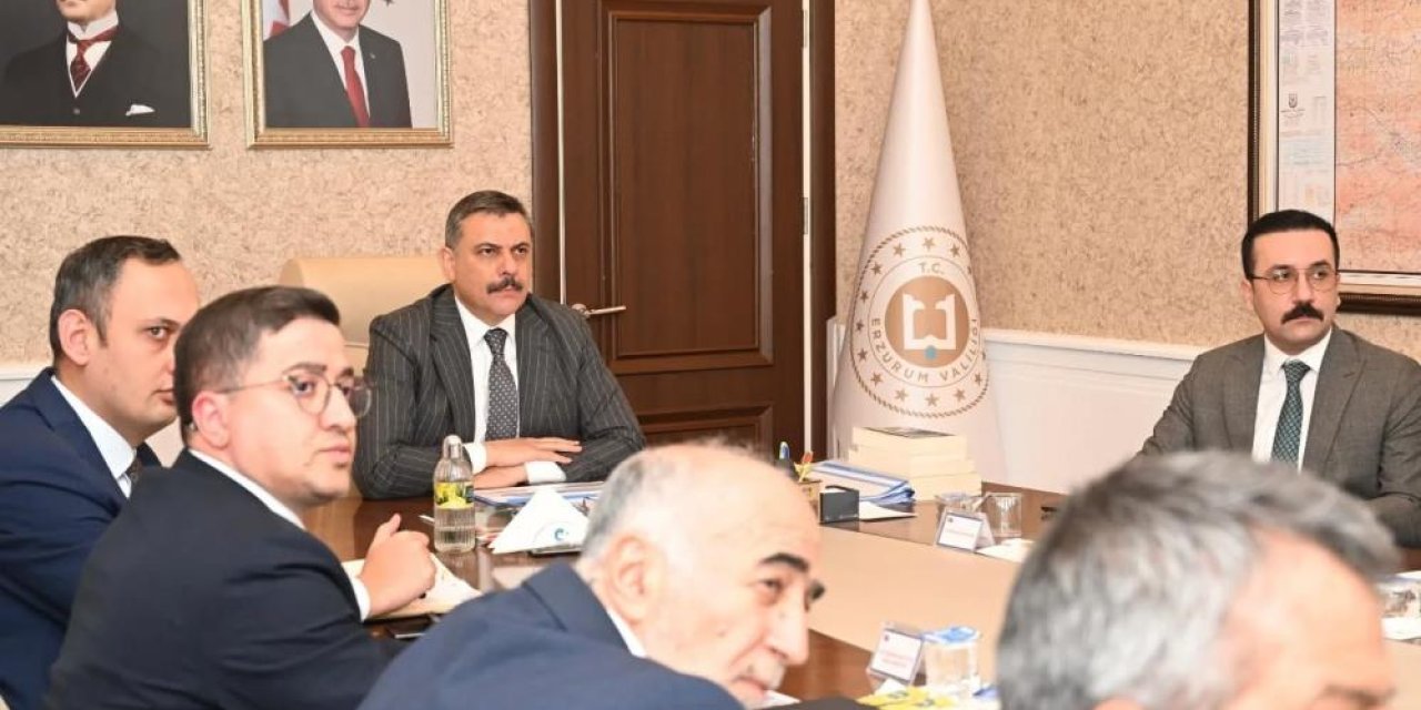 Uzundere'deki heyelan masaya yatırıldı