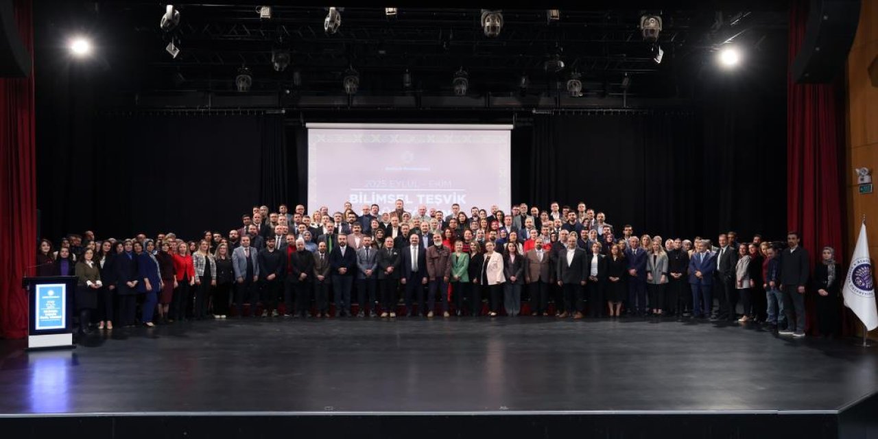Başarılı Akademisyenlere ödülleri takdim edildi