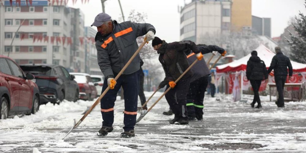 Erzurum Büyükşehir’den karla mücadele