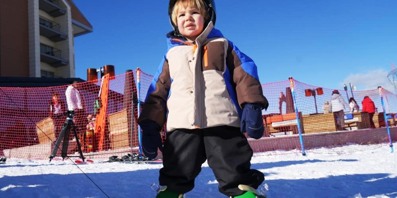 Palandöken'de yapay karla kayak keyfi