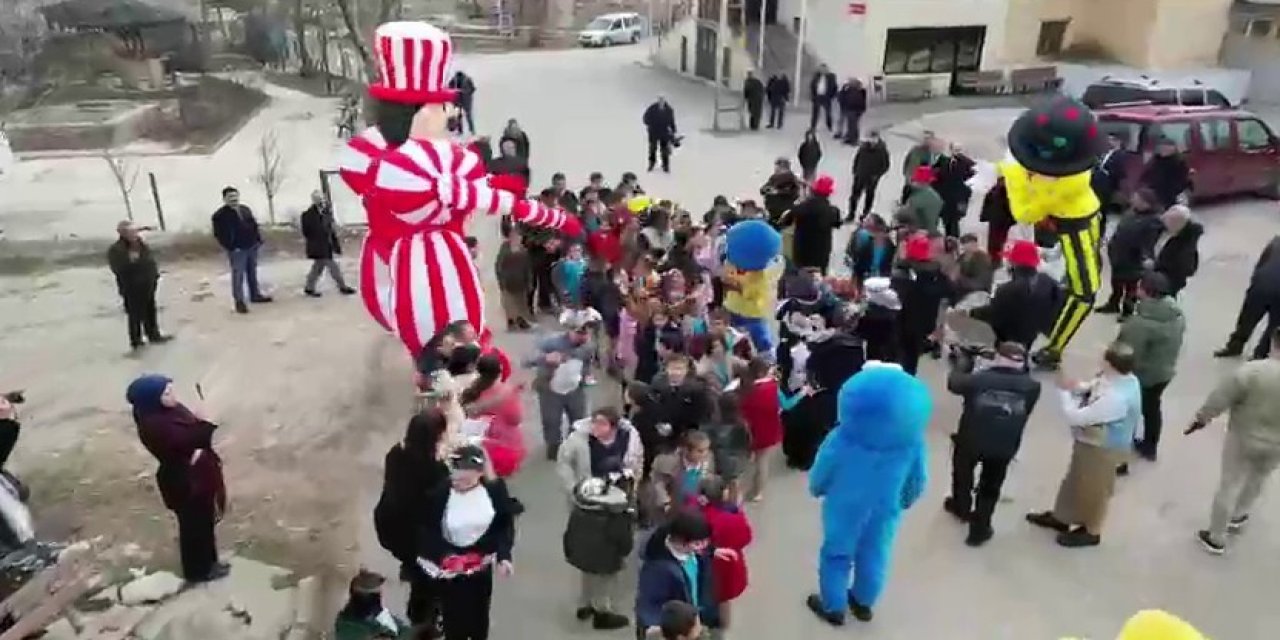 Perdede oyun köyde şenlik var