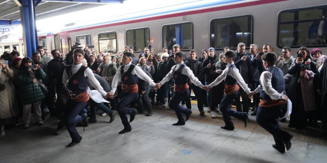 Doğu Ekspresi Erzurum'da mola verdi