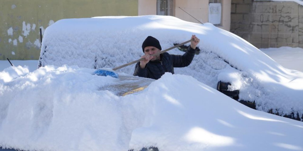 Erzurum beyaz örtüsüne büründü