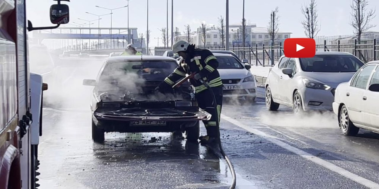 Seyir halindeki otomobil yandı