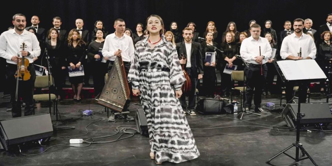 Erzurum’da renkler köprüsü: Baba ve kız aynı sahnede