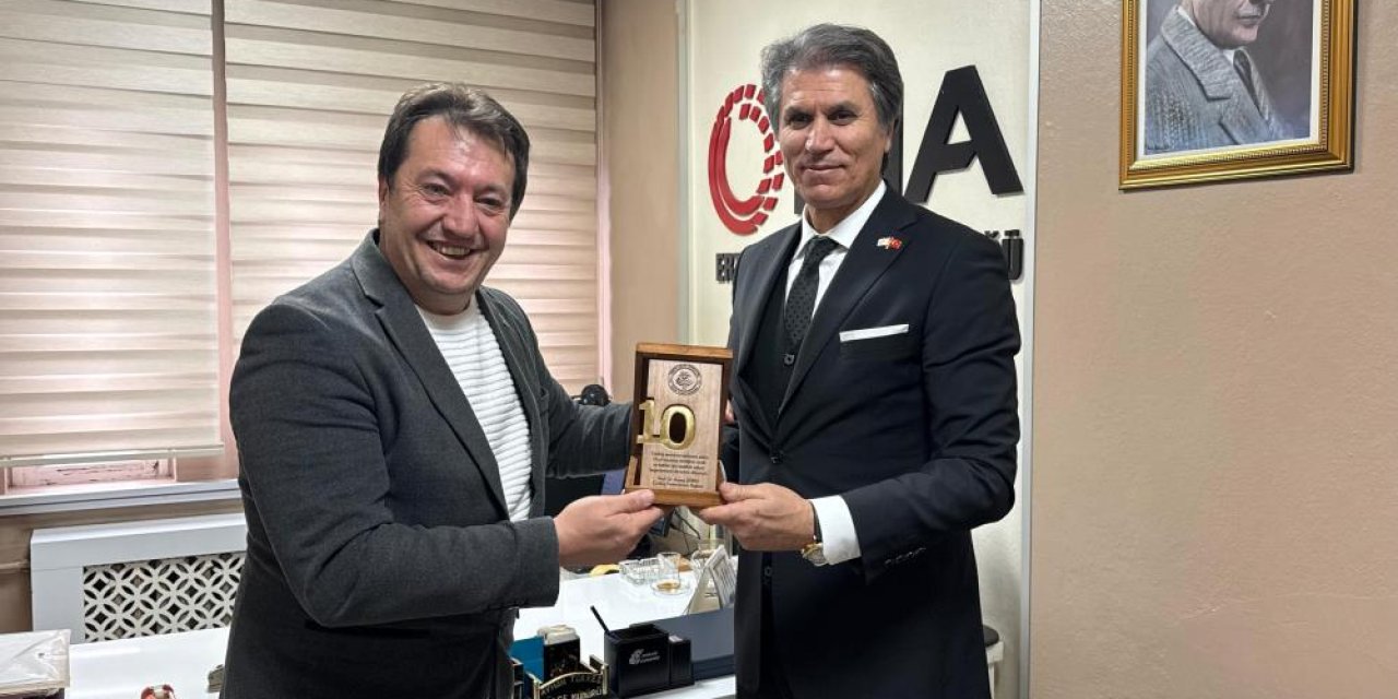 İHA Bölge Müdürü Türkez’e 10. yıl plaketi