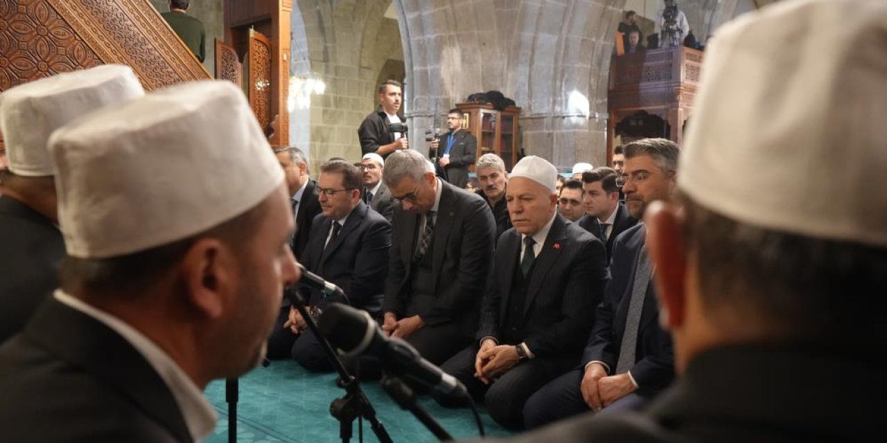 Beş asırlık 1001 Hatim geleneğinin duası gerçekleştirildi