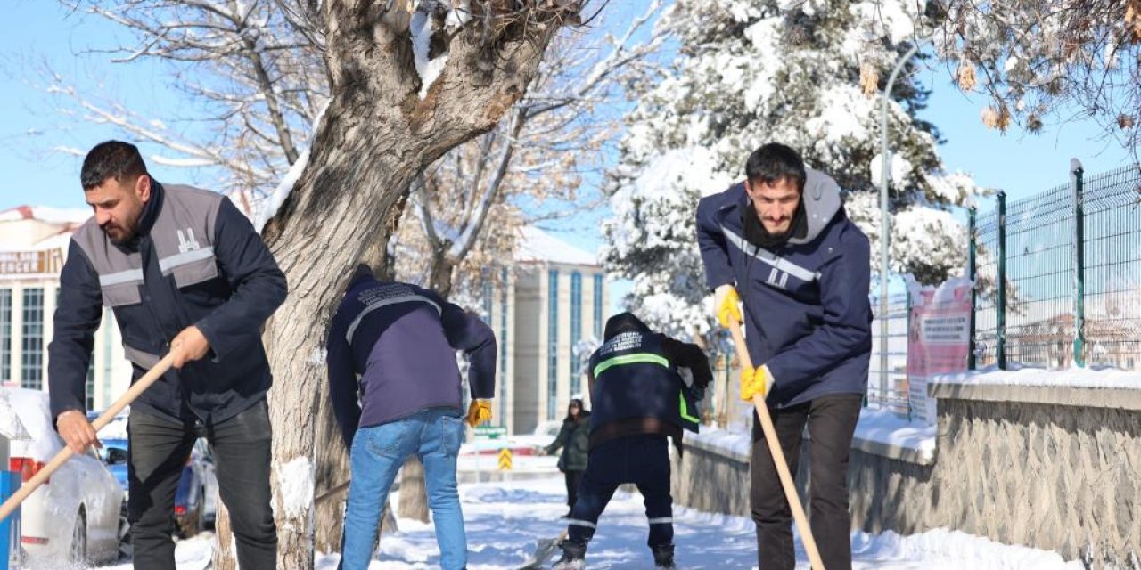 "Bin 200 personel ve 400 araçla karla mücadele ediyoruz"