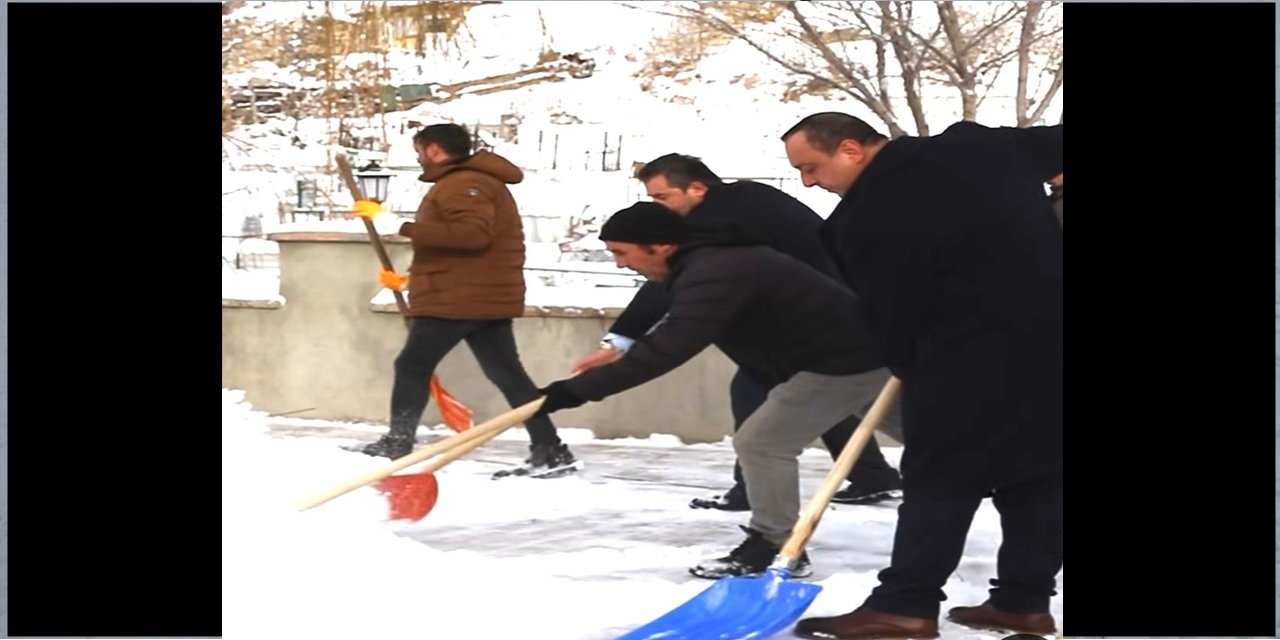 Başkan Kınalı, karla mücadele için sahaya çıktı…