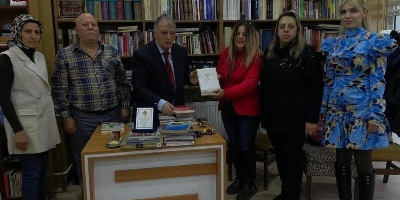 Prof. Dr. Erol Kürkçüoğlu’na plaket verdiler