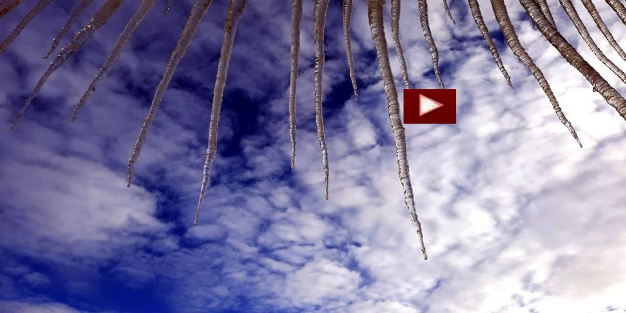 Erzurum'da çatılardan sarkan dev buz sarkıtları tehlike oluşturuyor