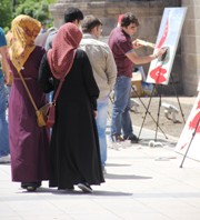 Erzurum'da Öğrenciler'den 'Bayrak' Protestosu