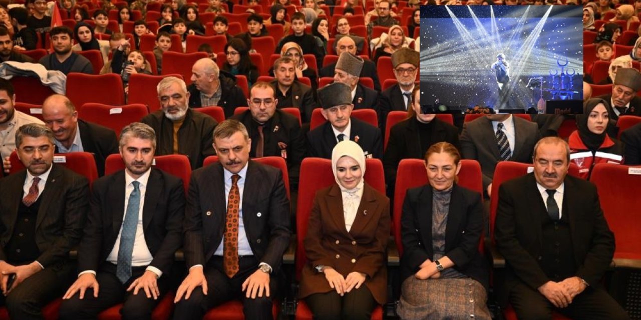 Bakan Göktaş 'Medd-Up' sahne gösterisini izledi