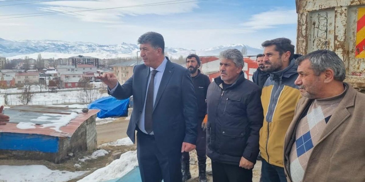 Pasinler Belediyesi'nden Metruk Bina Yıkımı