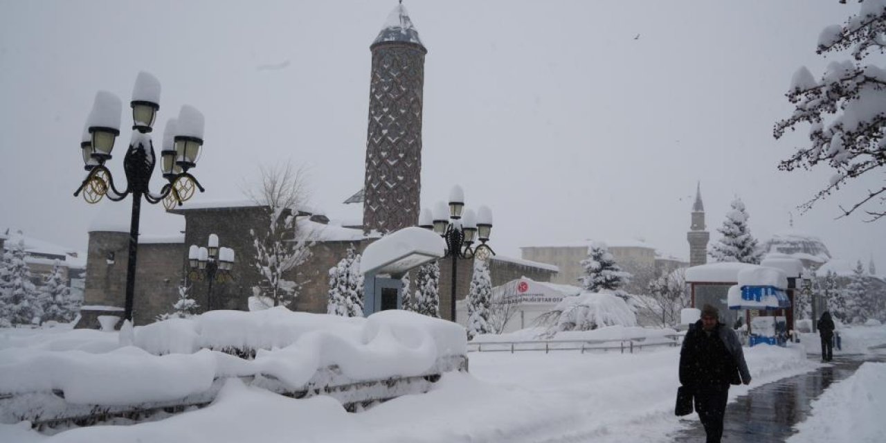 Kar durdu soğuklar geldi