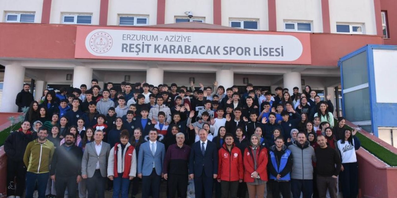 Tecrübelerini liseli gençlerle paylaştılar