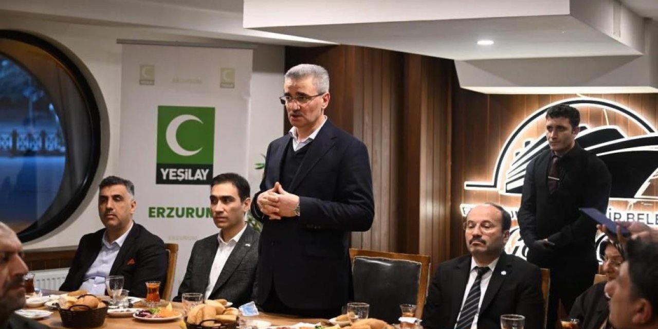 Vali Baruş, Yeşilay'ın iftar programına katıldı