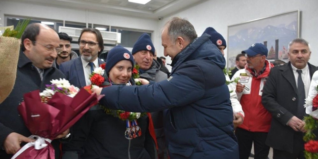 Meşaleler Dadaşların özel gururları için yandı