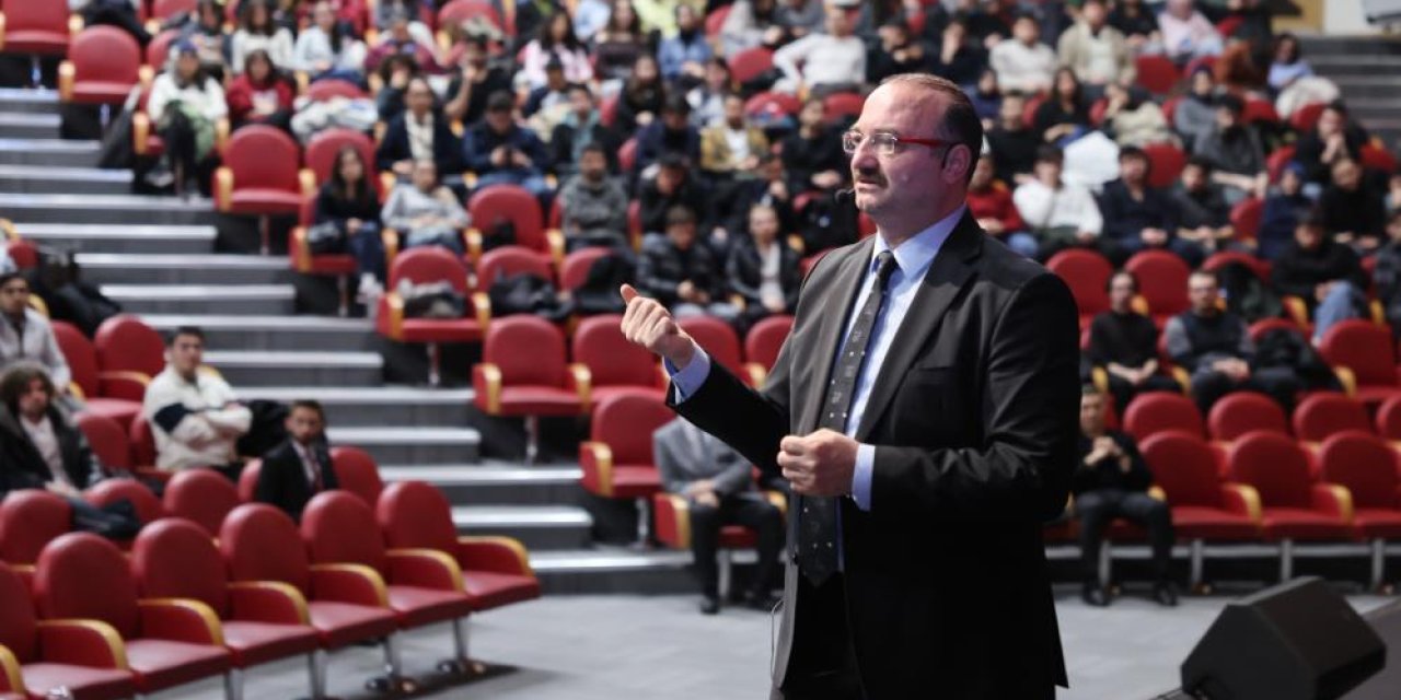 Rektör Hacımüftüoğlu, geleceğin hekimleriyle bir araya geldi